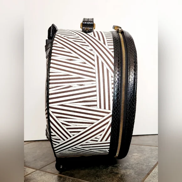 Henri bendel disturbed hatbox wheelie with hb heart keychain purse charm - Picture 5 of 12